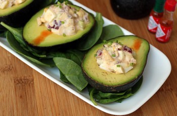 Abacate Recheado com Egg Salad