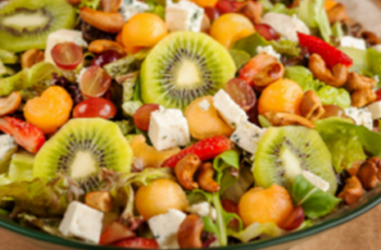 Salada Salgada com Frutas